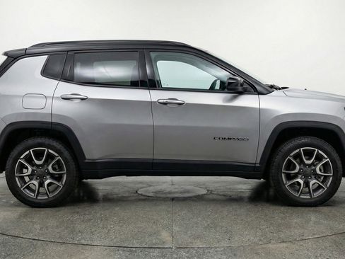 Used 2025 Jeep Compass Trailhawk AWD/4WD image 11