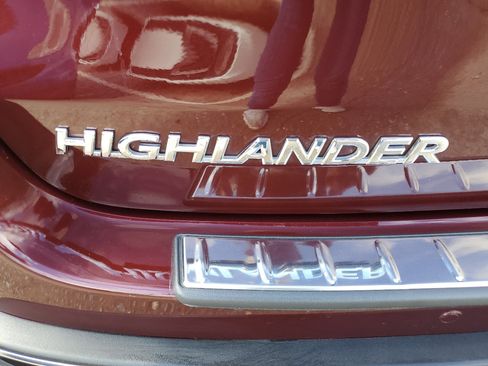 Used 2019 Toyota Highlander AWD V6 image 10