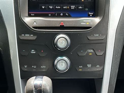 Used 2014 Ford Explorer XLT w/ Equipment Group 202A AWD/4WD image 14