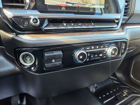 Used 2024 GMC Sierra 3500 SLE w/ SLE Convenience Package image 12