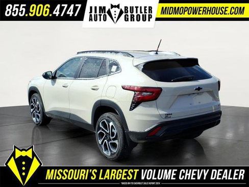 New 2026 Chevrolet Trax RS w/ Sunroof Package image 4