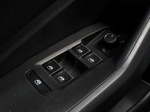 Used 2023 Volkswagen Jetta SE w/ Panoramic Sunroof Package FWD image 26