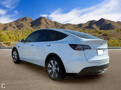 Used 2021 Tesla Model Y Long Range AWD/4WD image 3