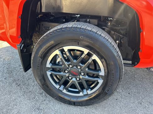 Used 2024 Toyota Tacoma TRD Sport w/ TRD Sport Upgrade Package image 5