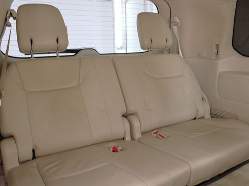 Used 2014 Lexus LX 570 4WD image 40