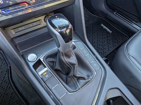 Used 2024 Volkswagen Tiguan SE R-Line image 14