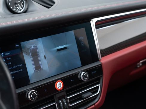 Certified 2023 Porsche Macan image 25