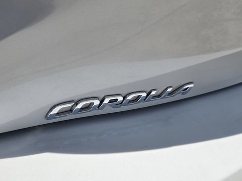 Used 2025 Toyota Corolla SE w/ SE Package FWD image 13