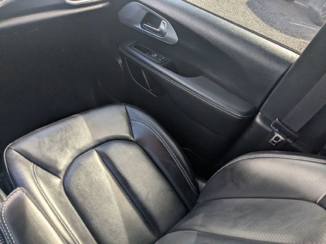 Used 2023 Chrysler Pacifica Touring-L w/ S Appearance Package FWD image 18