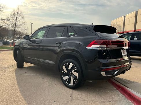 Used 2025 Volkswagen Atlas Cross Sport SE image 8