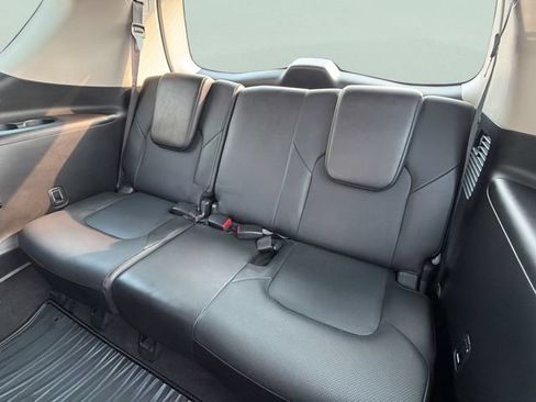 Used 2018 INFINITI QX80 4WD w/ All Season Package image 18