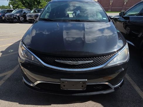 Used 2020 Chrysler Pacifica Touring-L FWD image 7