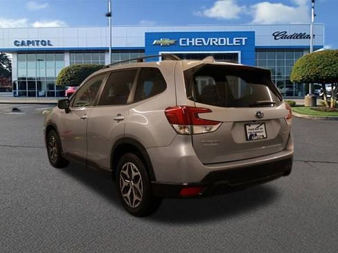 Used 2021 Subaru Forester Premium image 6