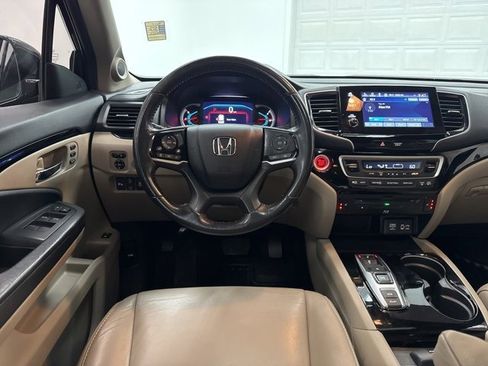 Used 2020 Honda Pilot Touring image 23