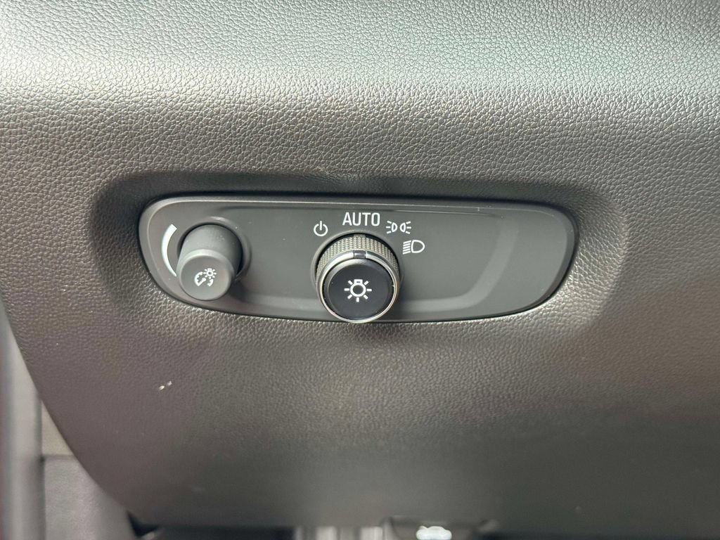 Used 2023 Chevrolet Traverse RS AWD/4WD image 19
