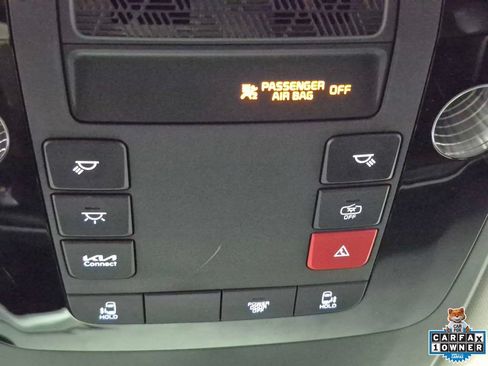 Used 2025 Kia Carnival FWD image 24