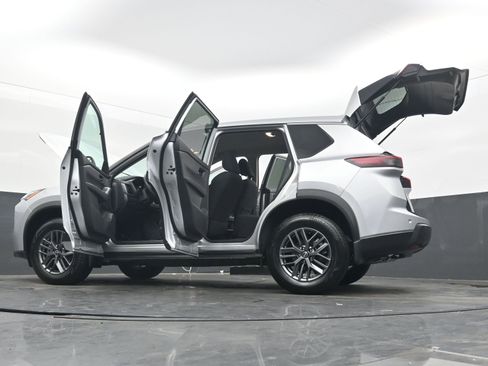 Certified 2025 Nissan Rogue S image 42