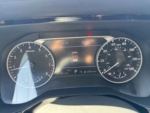 Used 2023 Nissan Pathfinder SL w/ Black Appearance Package image 5