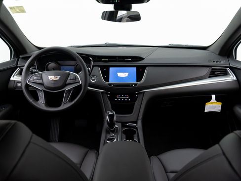 New 2026 Cadillac XT5 Luxury w/ LPO, Floor Liner Package AWD/4WD image 9