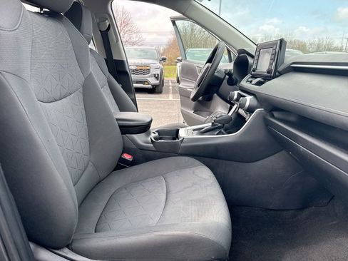 Used 2021 Toyota RAV4 XLE image 21