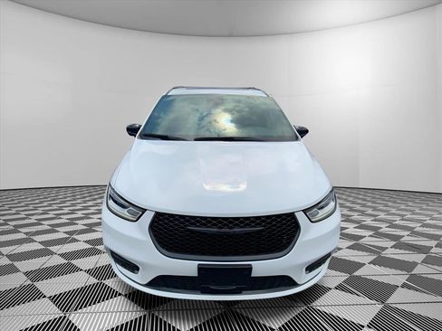 New 2026 Chrysler Pacifica Limited w/ S Appearance Package image 2