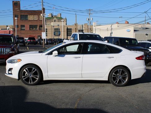Used 2019 Ford Fusion Titanium image 3