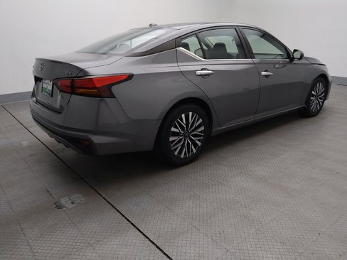 Used 2023 Nissan Altima 2.5 SV image 10