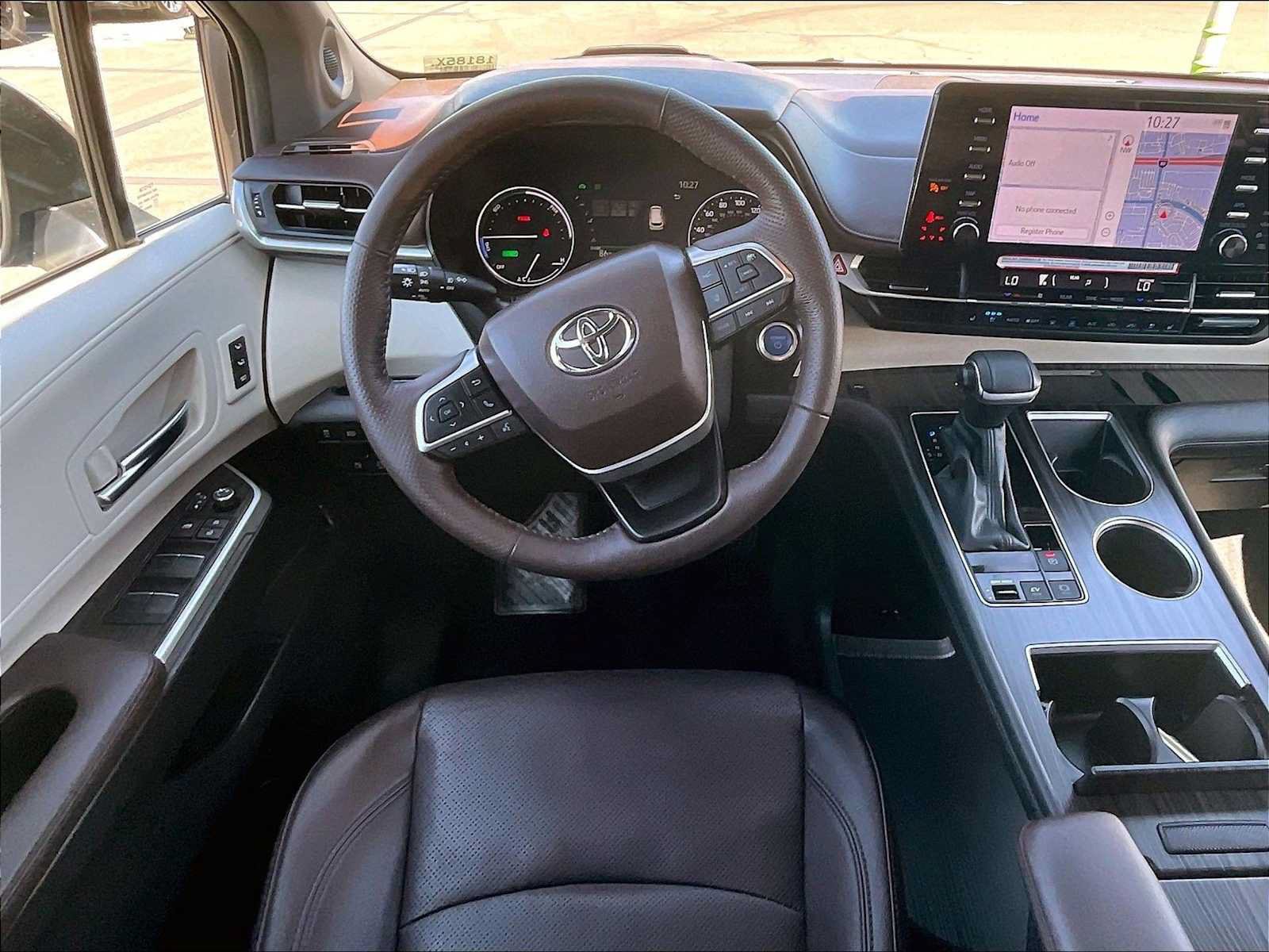 Used 2024 Toyota Sienna Platinum FWD image 7