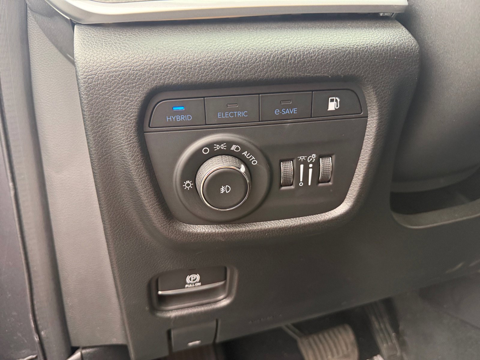 Used 2023 Jeep Grand Cherokee 4WD 4xe w/ Luxury Tech Group II image 23