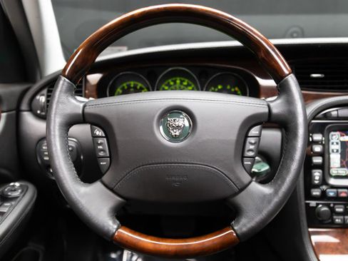 Used 2005 Jaguar XJ8 RWD image 7