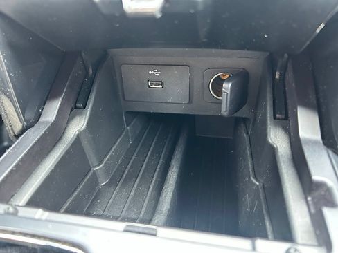 Used 2018 Ford Explorer XLT AWD/4WD image 31