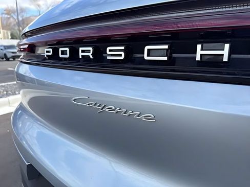 Used 2024 Porsche Cayenne w/ Premium Package AWD/4WD image 11