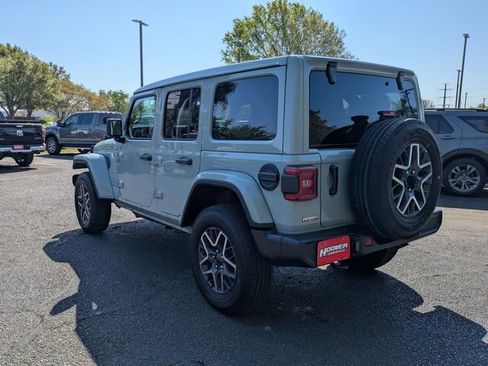 Used 2024 Jeep Wrangler Sahara image 6