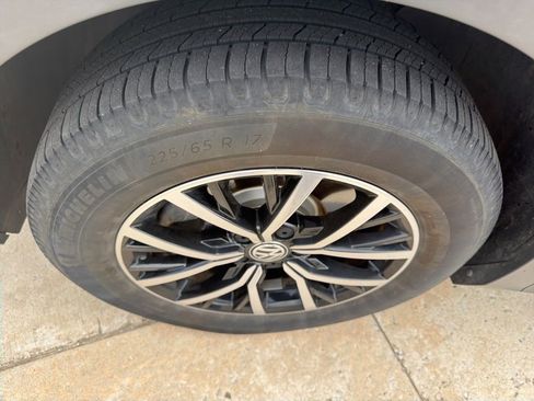 Used 2021 Volkswagen Tiguan SE FWD image 5