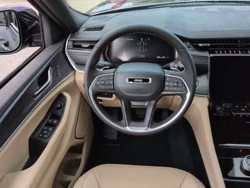 New 2025 Jeep Grand Cherokee L Limited w/ Luxury Tech Group II RWD image 16