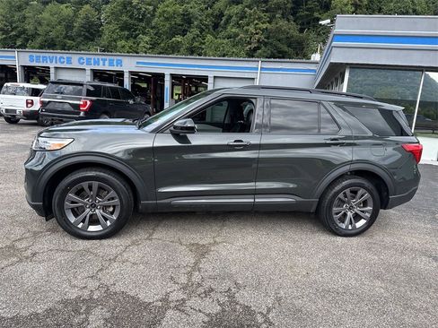 Used 2022 Ford Explorer XLT w/ Equipment Group 202A image 9