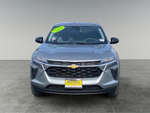 Used 2025 Chevrolet Trax LS FWD image 8