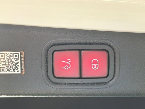 Used 2023 Mercedes-Benz E 350 Sedan image 32
