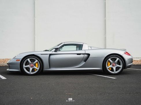 Used 2004 Porsche Carrera GT RWD image 2