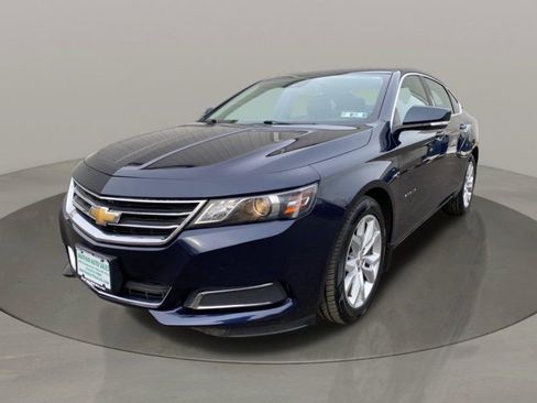 Used 2017 Chevrolet Impala LT w/ Convenience Package image 2
