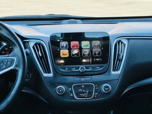 Used 2018 Chevrolet Malibu LT image 19