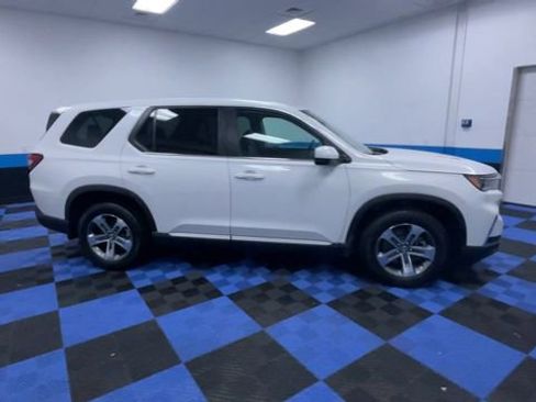 Certified 2024 Honda Pilot EX-L image 9