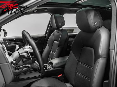 Used 2025 Porsche Cayenne GTS image 24