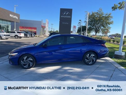 Used 2025 Hyundai Elantra Sport FWD image 11