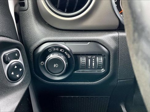 Used 2018 Jeep Wrangler Unlimited Sport S AWD/4WD image 15
