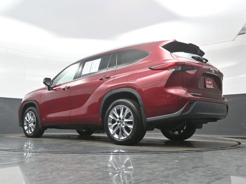 Used 2023 Toyota Highlander Limited image 32