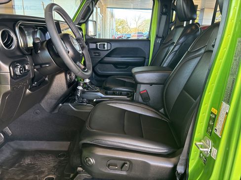 Used 2025 Jeep Gladiator Sport image 28