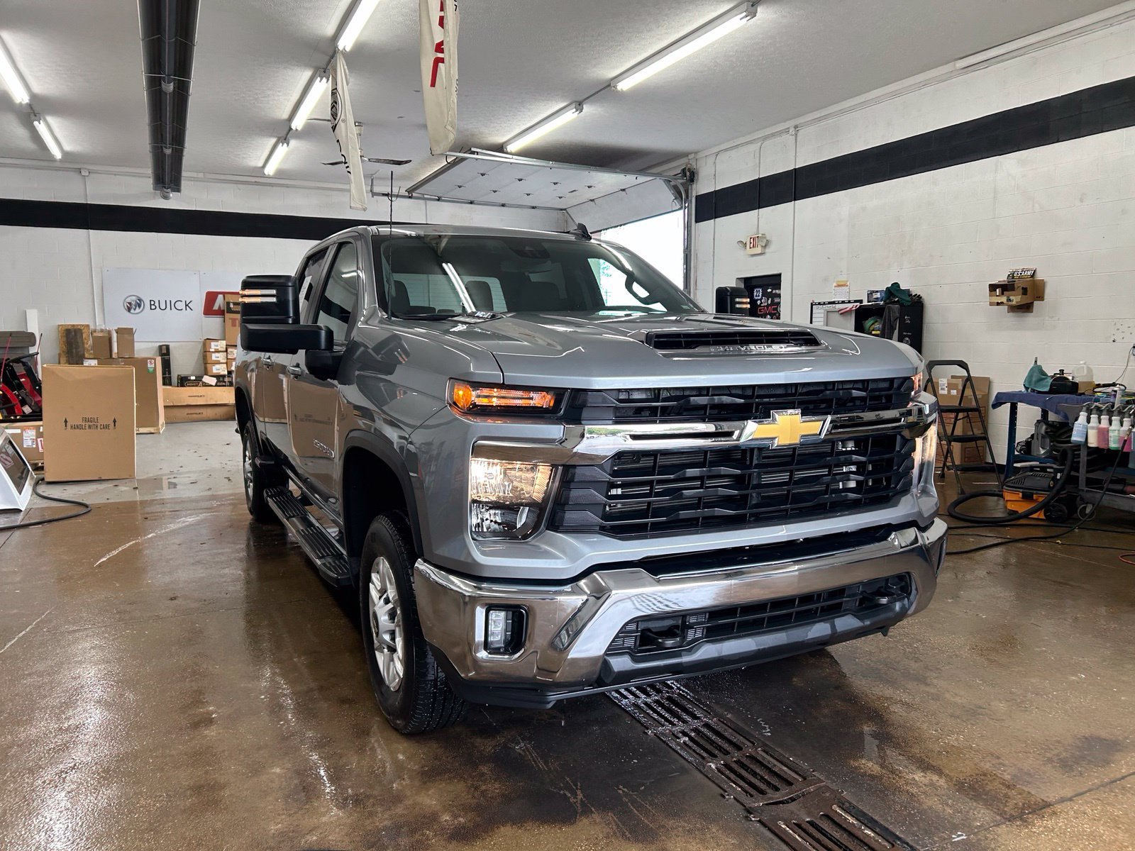 Used 2025 Chevrolet Silverado 2500 LT w/ Convenience Package AWD/4WD image 9
