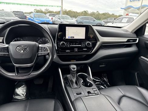 Used 2023 Toyota Highlander XLE image 26