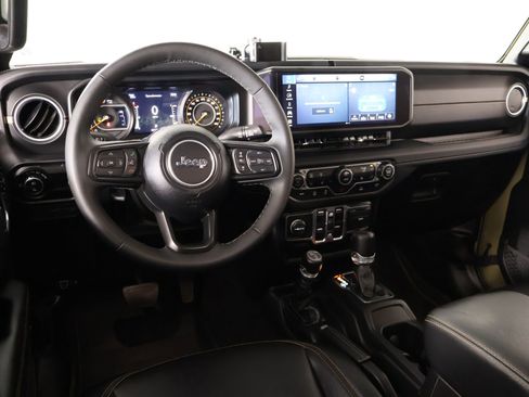 Used 2025 Jeep Gladiator Overland AWD/4WD image 2